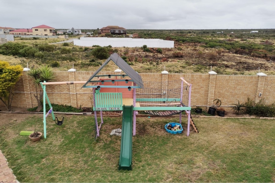 5 Bedroom Property for Sale in Bluewater Bay Eastern Cape